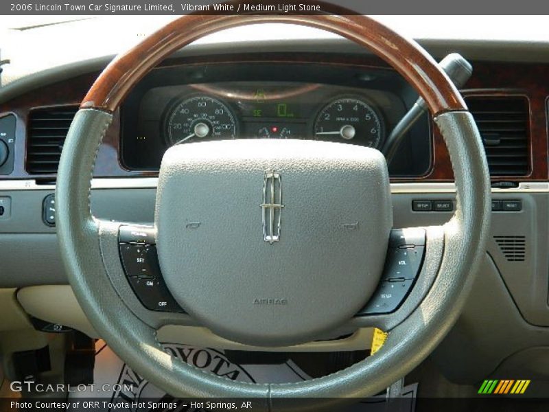 Vibrant White / Medium Light Stone 2006 Lincoln Town Car Signature Limited