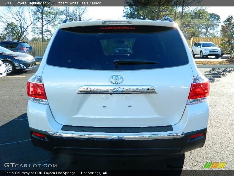 Blizzard White Pearl / Black 2013 Toyota Highlander SE