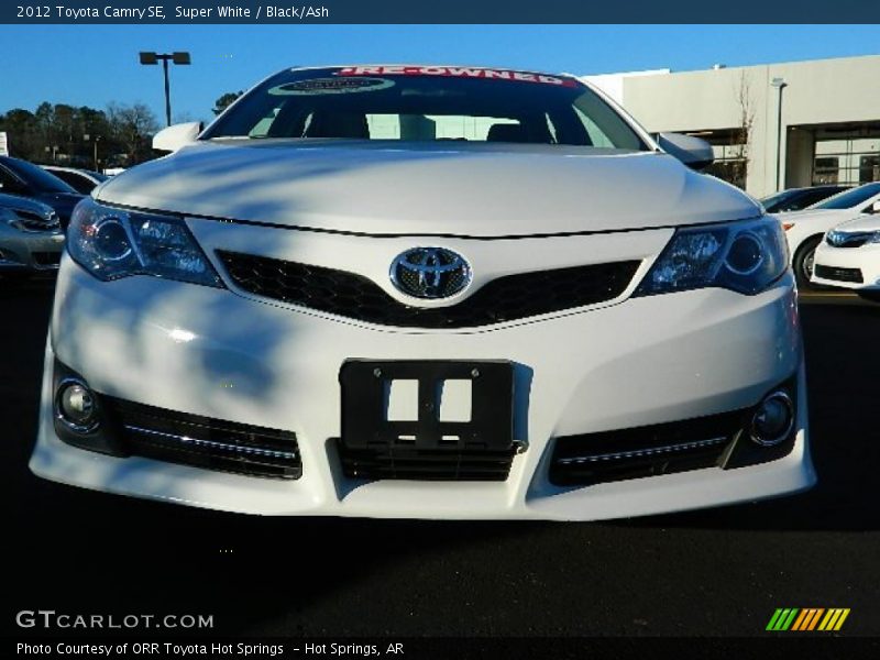 Super White / Black/Ash 2012 Toyota Camry SE