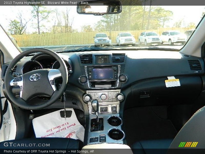 Blizzard White Pearl / Black 2013 Toyota Highlander SE