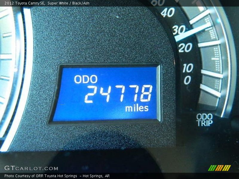 Super White / Black/Ash 2012 Toyota Camry SE