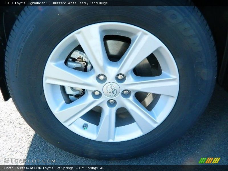 Blizzard White Pearl / Sand Beige 2013 Toyota Highlander SE