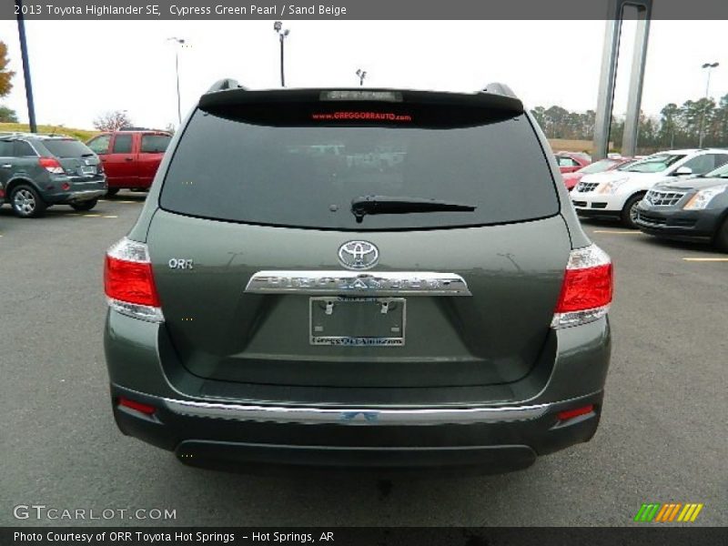 Cypress Green Pearl / Sand Beige 2013 Toyota Highlander SE