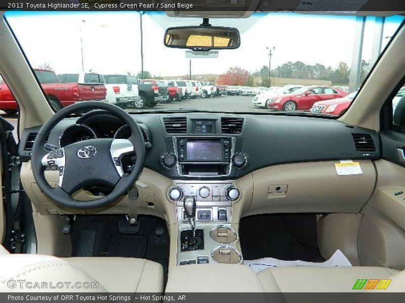 Cypress Green Pearl / Sand Beige 2013 Toyota Highlander SE