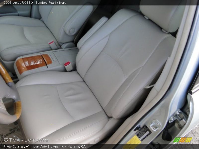 Front Seat of 2005 RX 330