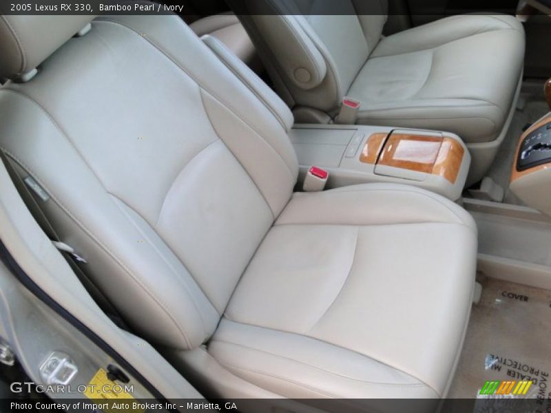 Front Seat of 2005 RX 330