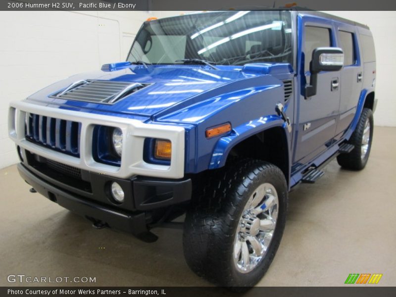 Front 3/4 View of 2006 H2 SUV