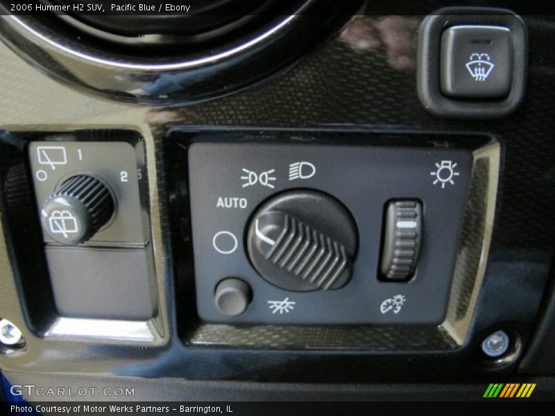 Controls of 2006 H2 SUV