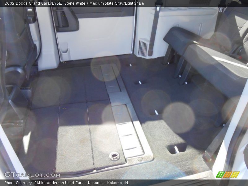 Stone White / Medium Slate Gray/Light Shale 2009 Dodge Grand Caravan SE
