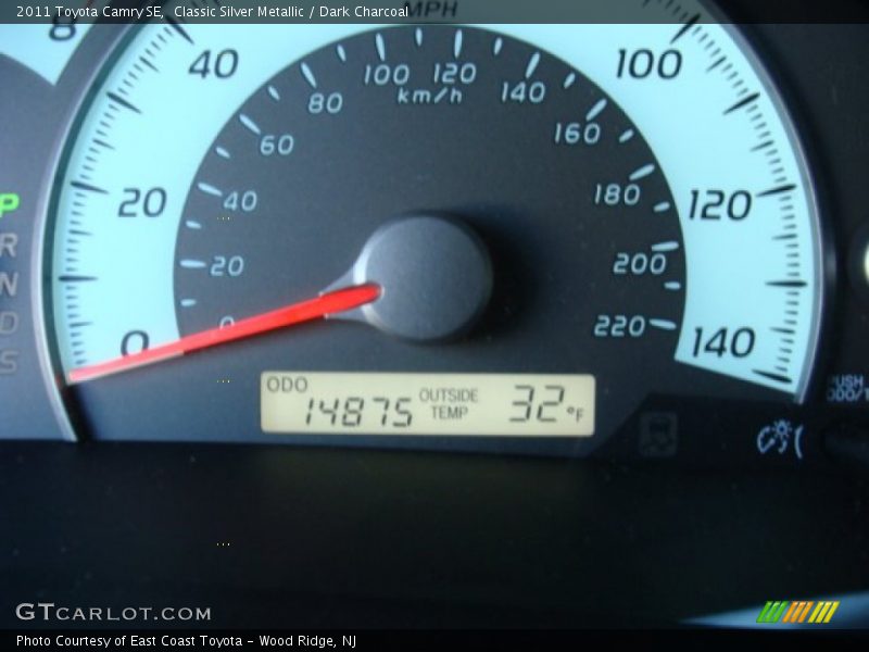 Classic Silver Metallic / Dark Charcoal 2011 Toyota Camry SE