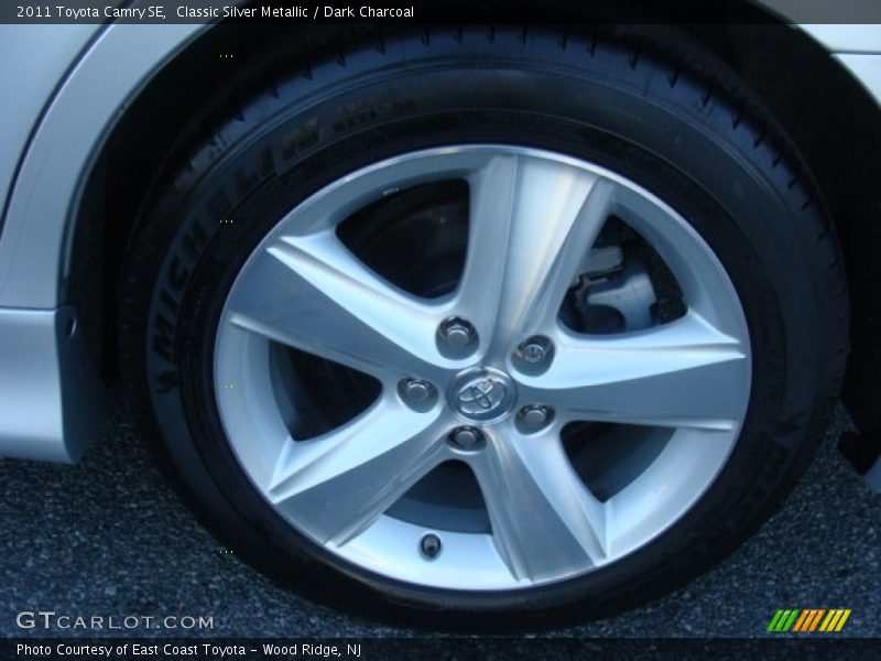 Classic Silver Metallic / Dark Charcoal 2011 Toyota Camry SE