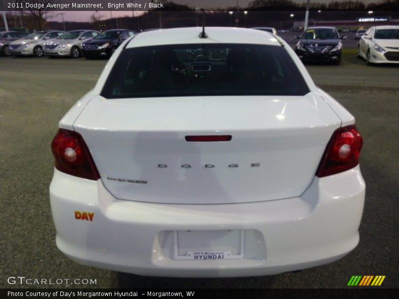 Bright White / Black 2011 Dodge Avenger Mainstreet