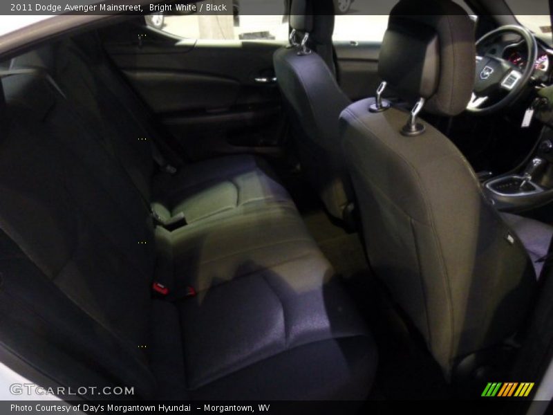 Bright White / Black 2011 Dodge Avenger Mainstreet