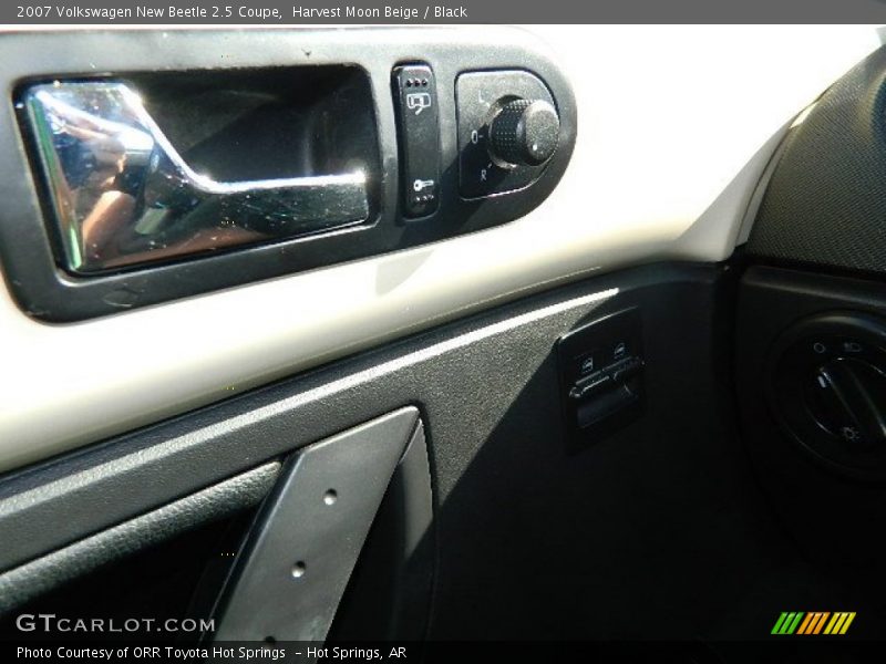 Harvest Moon Beige / Black 2007 Volkswagen New Beetle 2.5 Coupe
