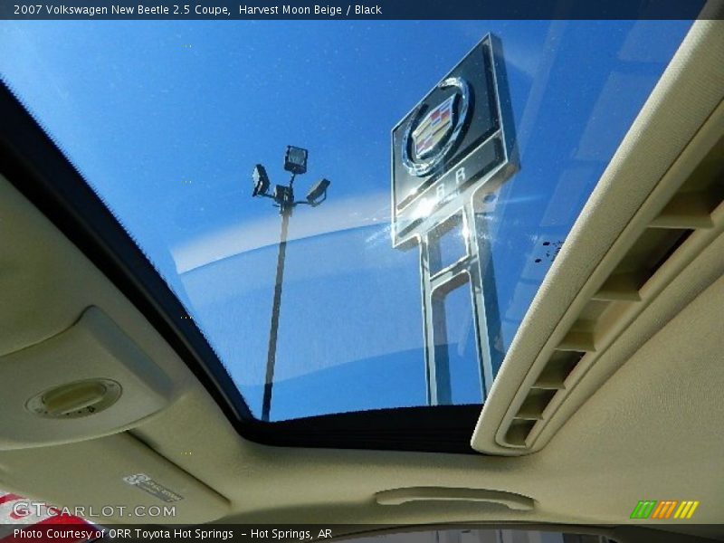 Harvest Moon Beige / Black 2007 Volkswagen New Beetle 2.5 Coupe