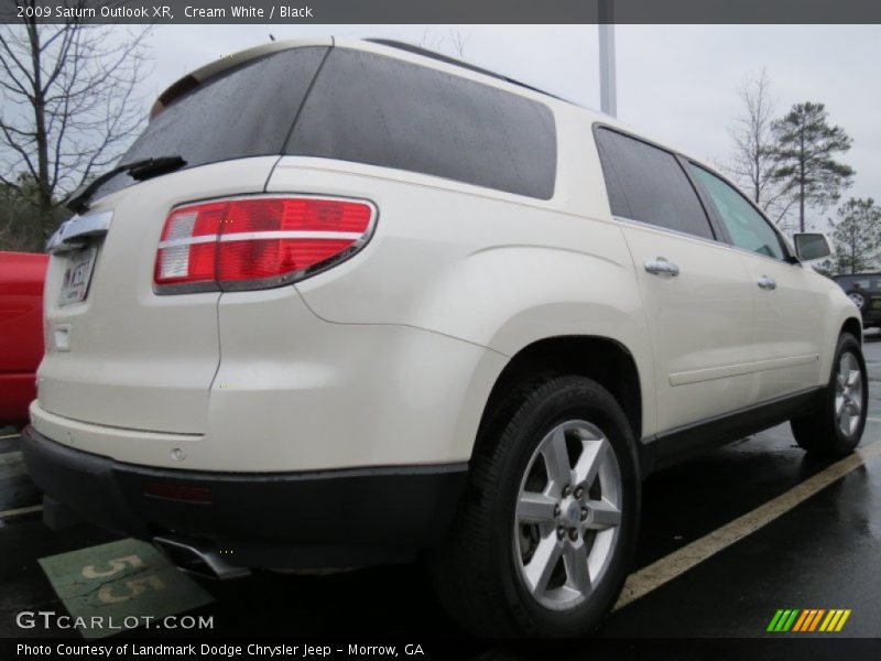 Cream White / Black 2009 Saturn Outlook XR