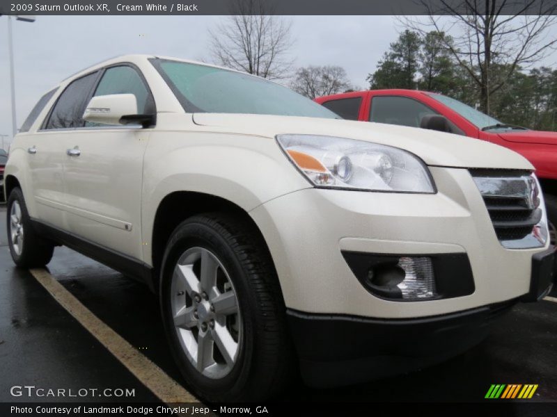 Cream White / Black 2009 Saturn Outlook XR