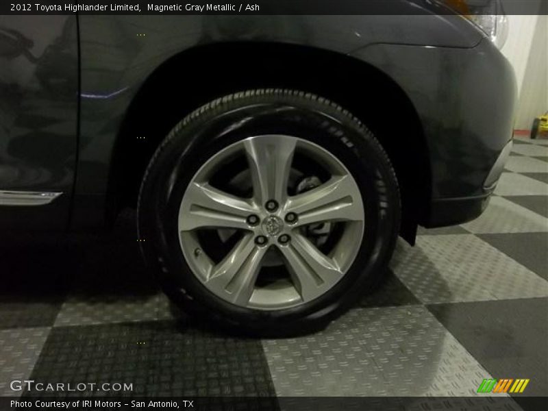 Magnetic Gray Metallic / Ash 2012 Toyota Highlander Limited