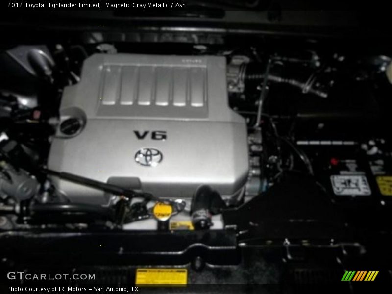 Magnetic Gray Metallic / Ash 2012 Toyota Highlander Limited