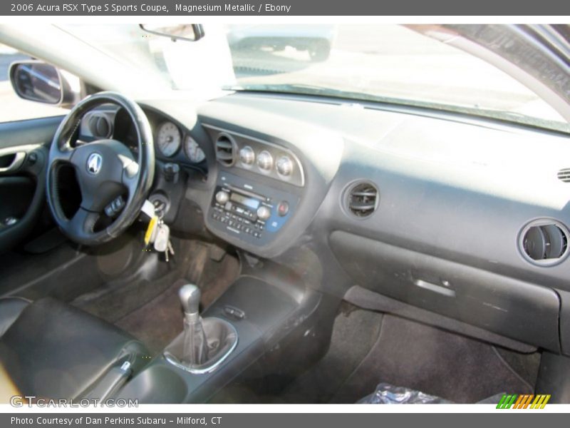 Dashboard of 2006 RSX Type S Sports Coupe