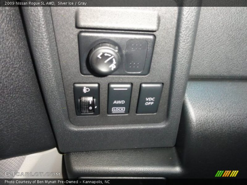 Silver Ice / Gray 2009 Nissan Rogue SL AWD