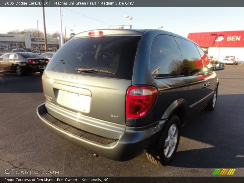 Magnesium Green Pearl / Medium Slate Gray 2005 Dodge Caravan SXT