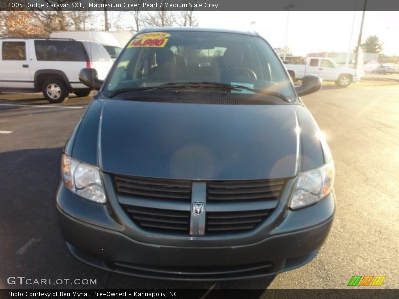 Magnesium Green Pearl / Medium Slate Gray 2005 Dodge Caravan SXT