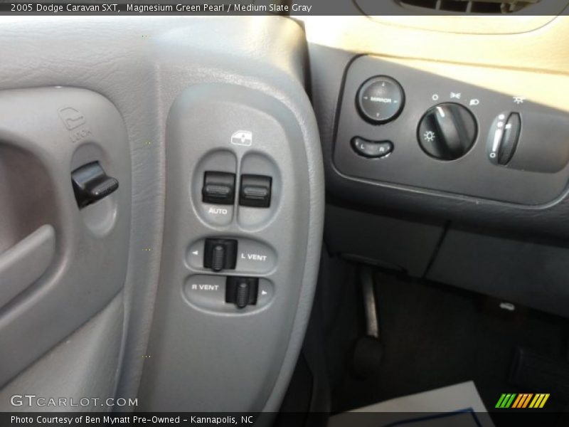Magnesium Green Pearl / Medium Slate Gray 2005 Dodge Caravan SXT