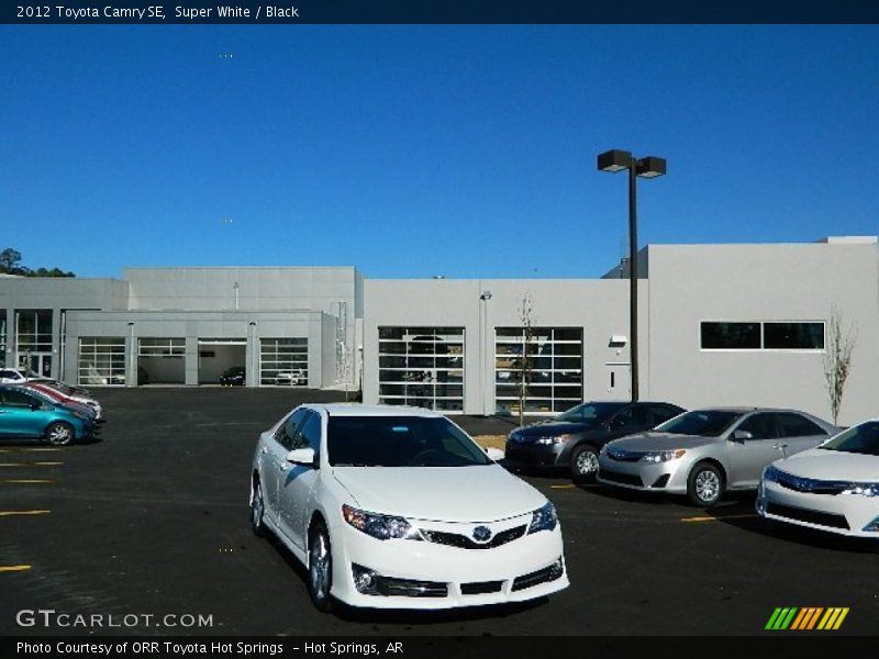 Super White / Black 2012 Toyota Camry SE