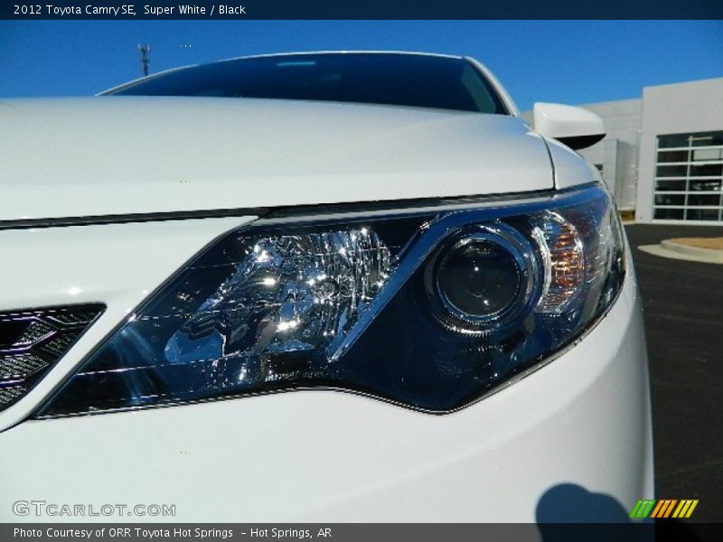 Super White / Black 2012 Toyota Camry SE