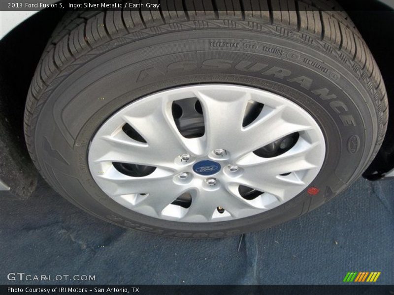 Ingot Silver Metallic / Earth Gray 2013 Ford Fusion S
