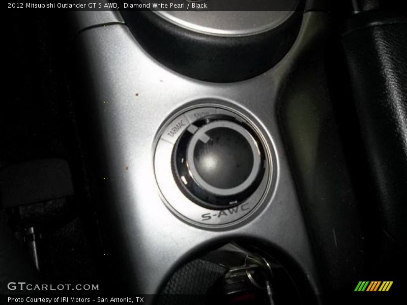 Diamond White Pearl / Black 2012 Mitsubishi Outlander GT S AWD