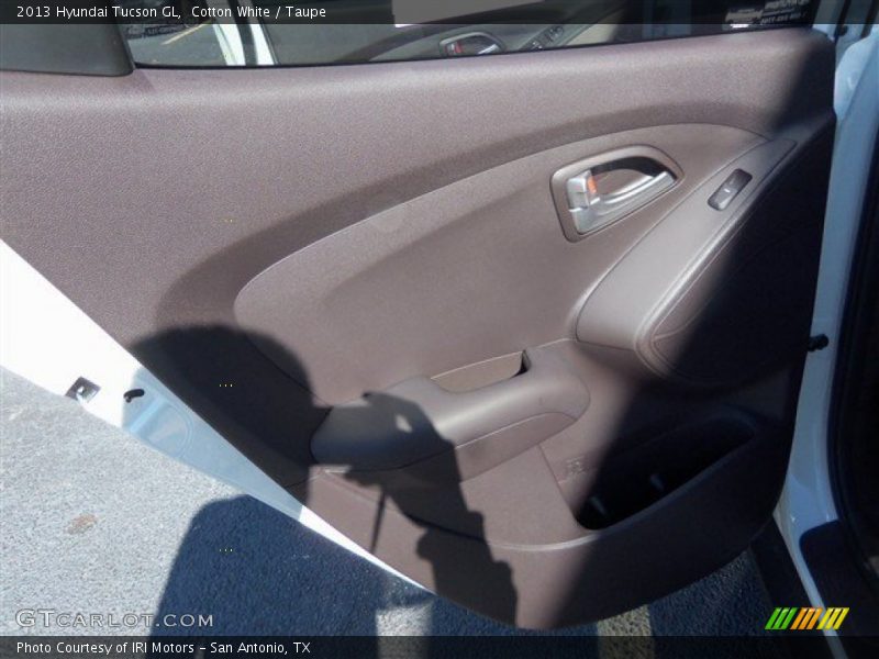Cotton White / Taupe 2013 Hyundai Tucson GL