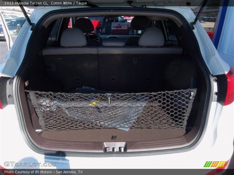 Cotton White / Taupe 2013 Hyundai Tucson GL