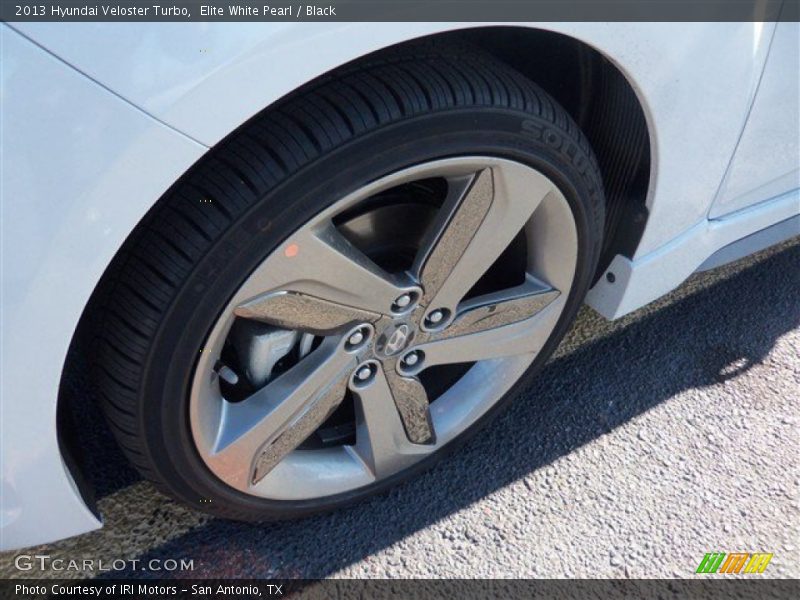 Elite White Pearl / Black 2013 Hyundai Veloster Turbo