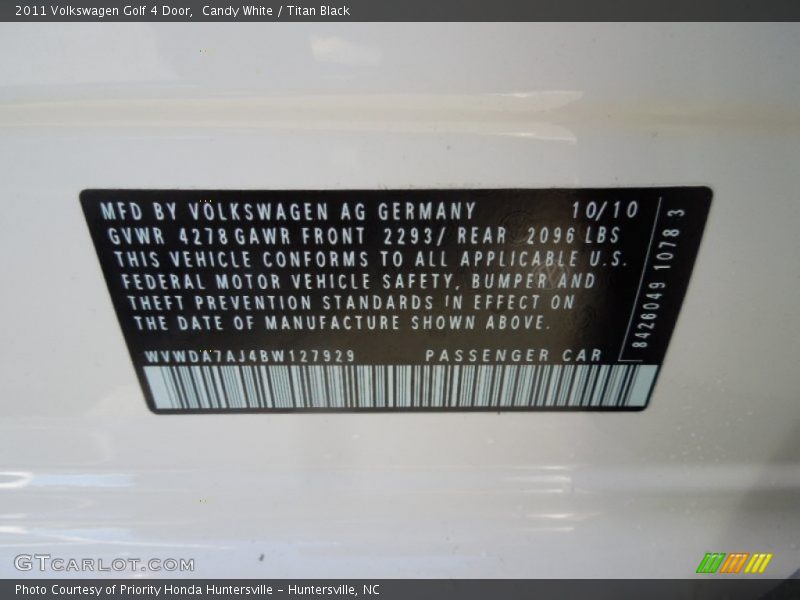 Candy White / Titan Black 2011 Volkswagen Golf 4 Door
