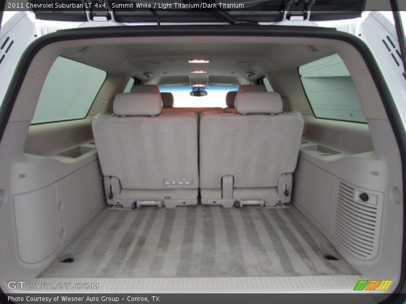 Summit White / Light Titanium/Dark Titanium 2011 Chevrolet Suburban LT 4x4