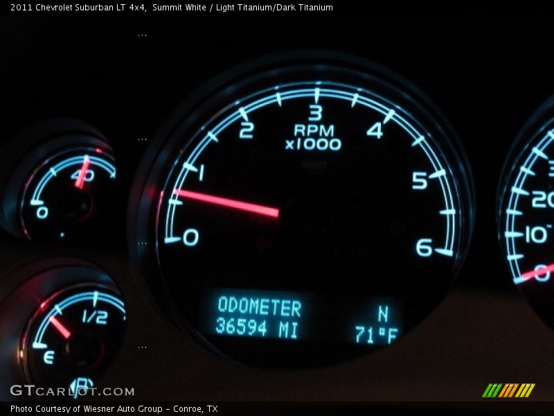 Summit White / Light Titanium/Dark Titanium 2011 Chevrolet Suburban LT 4x4