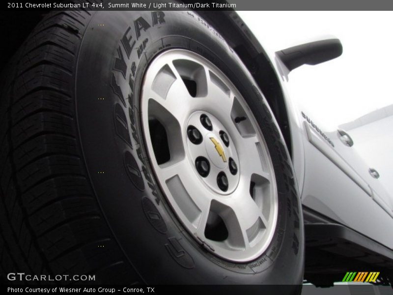 Summit White / Light Titanium/Dark Titanium 2011 Chevrolet Suburban LT 4x4