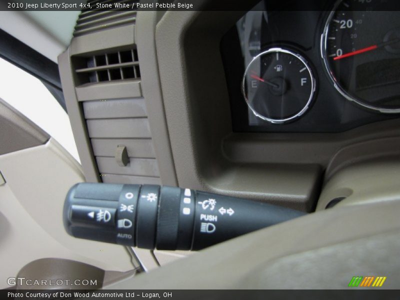 Stone White / Pastel Pebble Beige 2010 Jeep Liberty Sport 4x4