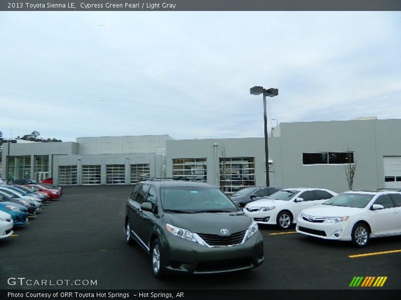Cypress Green Pearl / Light Gray 2013 Toyota Sienna LE