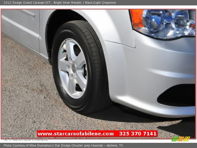 Bright Silver Metallic / Black/Light Graystone 2012 Dodge Grand Caravan SXT