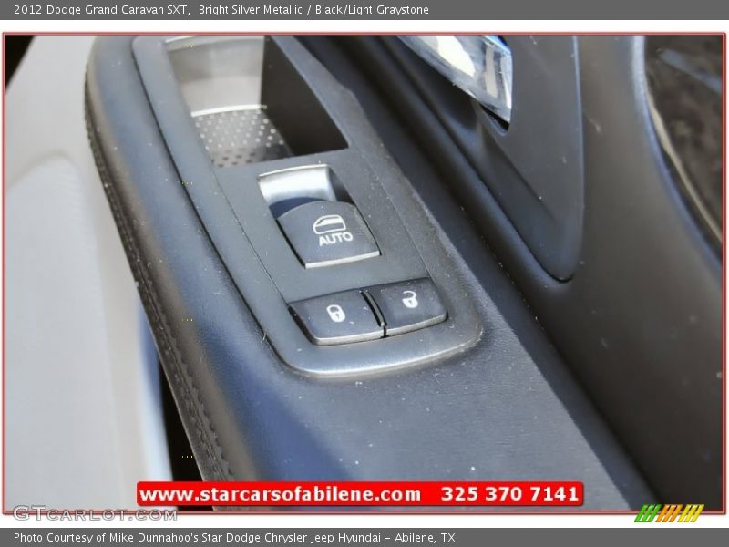 Bright Silver Metallic / Black/Light Graystone 2012 Dodge Grand Caravan SXT