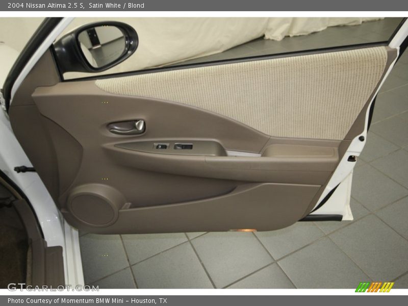 Satin White / Blond 2004 Nissan Altima 2.5 S