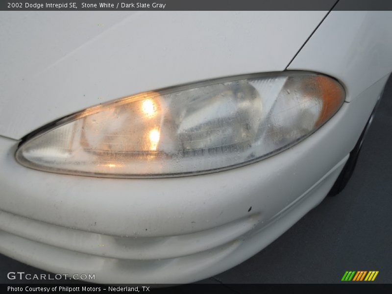 Stone White / Dark Slate Gray 2002 Dodge Intrepid SE