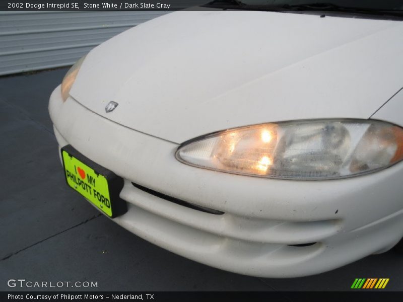 Stone White / Dark Slate Gray 2002 Dodge Intrepid SE