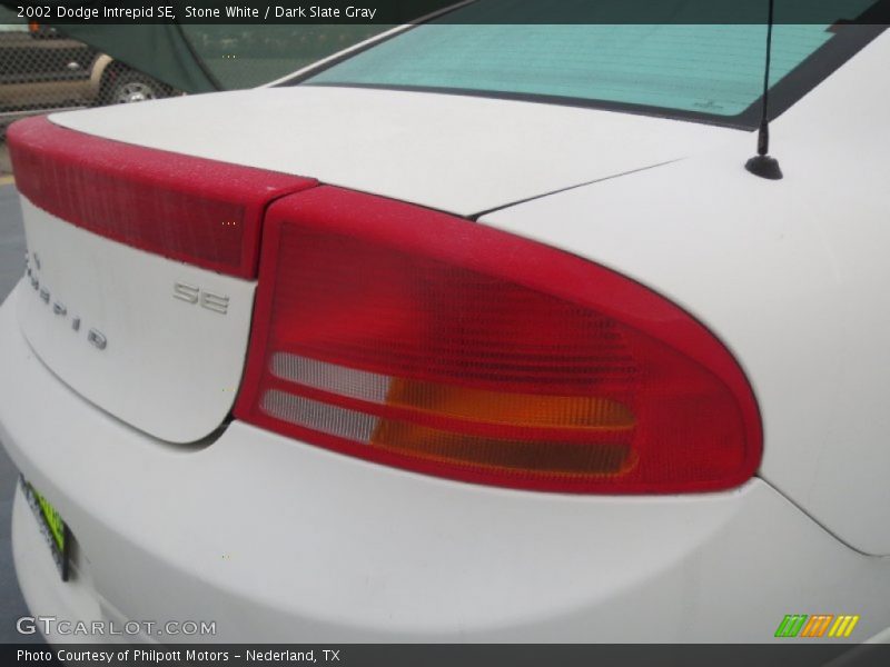 Stone White / Dark Slate Gray 2002 Dodge Intrepid SE
