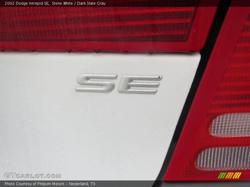 Stone White / Dark Slate Gray 2002 Dodge Intrepid SE