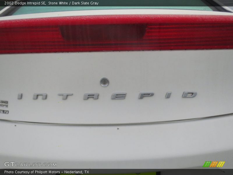 Stone White / Dark Slate Gray 2002 Dodge Intrepid SE