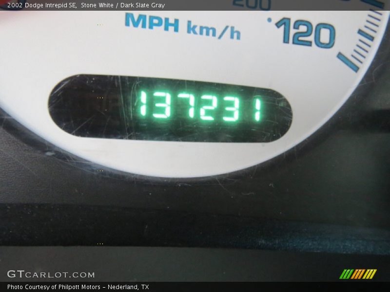 Stone White / Dark Slate Gray 2002 Dodge Intrepid SE